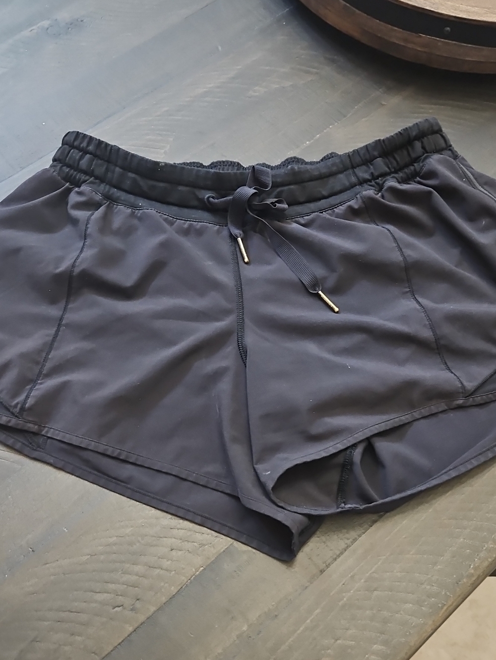 Lululemon Womens 8 Black Athletic Drawstring Shorts (Hottie Hots?) w/Back zipper - Picture 1 of 3